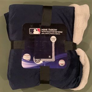 New York Yankee Mink Throw with Faux Fur Reverse